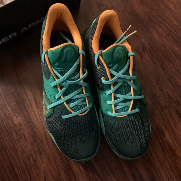 COPY - BRAND NEW UNDER ARMOUR SHOES - Picture 4 of 6